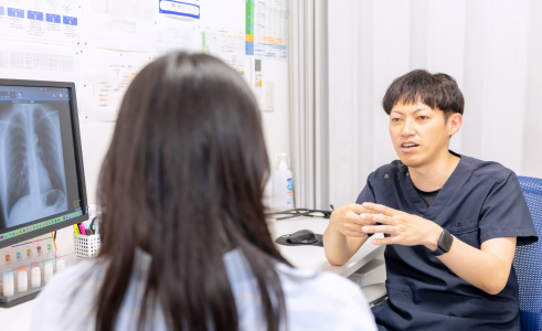 はじめまして。院長の平野涼介と申します。