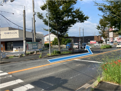 バス停を過ぎてすぐ左折